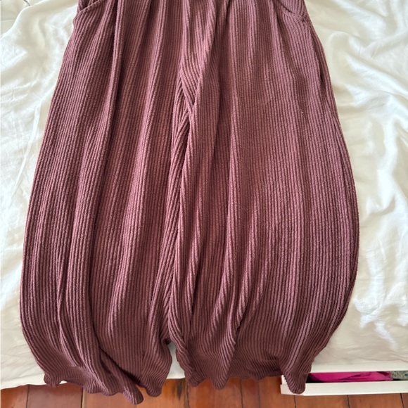 abercrombie and fitch comfy wide legged pants - Picture 2 of 3